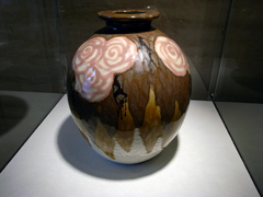 デザインをアンリ・ラパンが、絵付けをリモージュ・タロウドが手掛けた花瓶