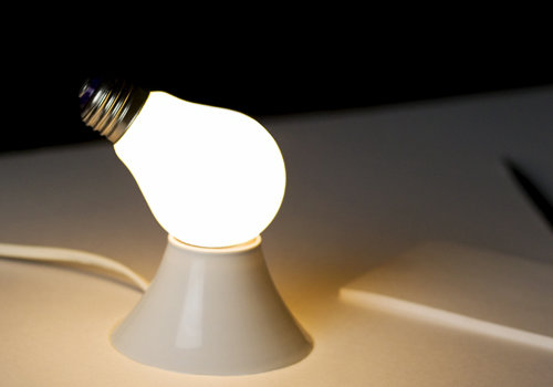 電球の形がそのまま電球になった不思議なLamp Lamp