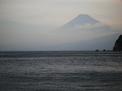 寒そうな富士山！