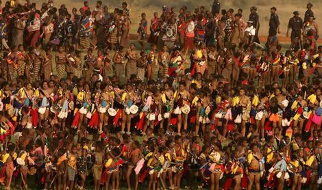 画像あり 処女７００００人のダンス 国王に捧げる儀式 南部アフリカ スワジランド 狂天倒地