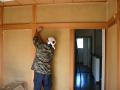 埼玉県所沢市　中古一戸建て　和室　壁紙クロス下地処理　枠周り養生作業中