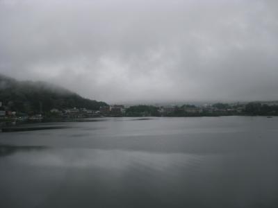 霧雨の河口湖