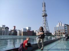 名古屋のシンボル、テレビ塔をバックに撮影（笑）
