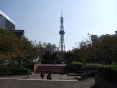 再度テレビ塔をバックに、名古屋を惜しみます