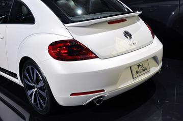 2012-Volkswagen-Beetle-5.jpg