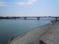 須賀港出口から相模川河口を望む
